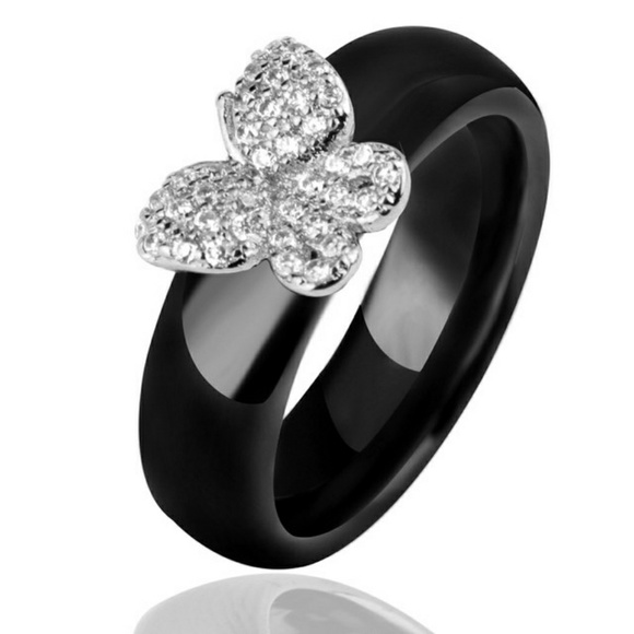 Jewelry - Black ceramic ring 🦋